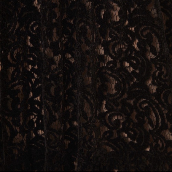 Elegant Black Lace Dress - Picture 4 of 9